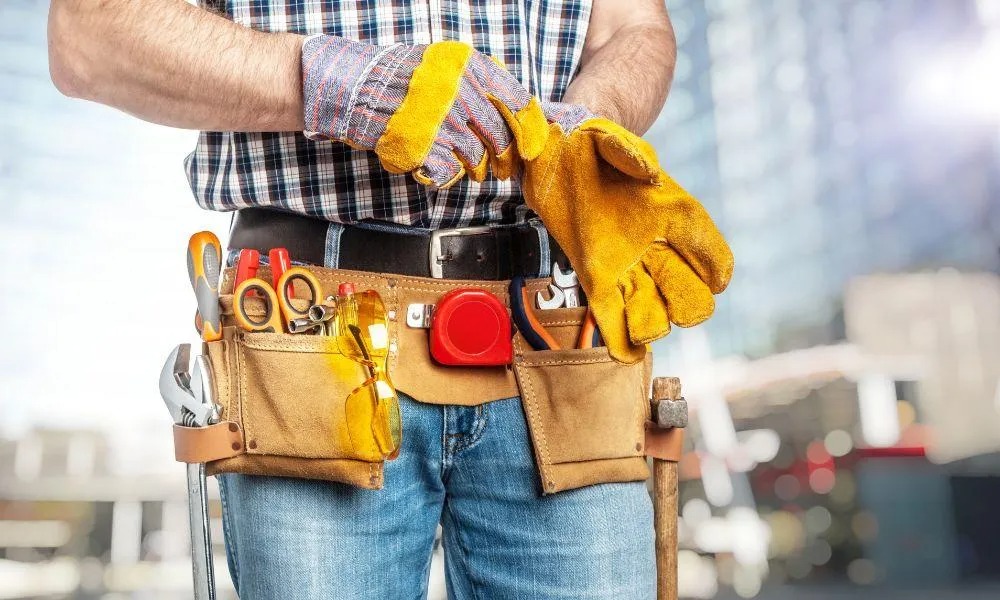 Samuel Construction Group handyman with a fully stocked tool belt
